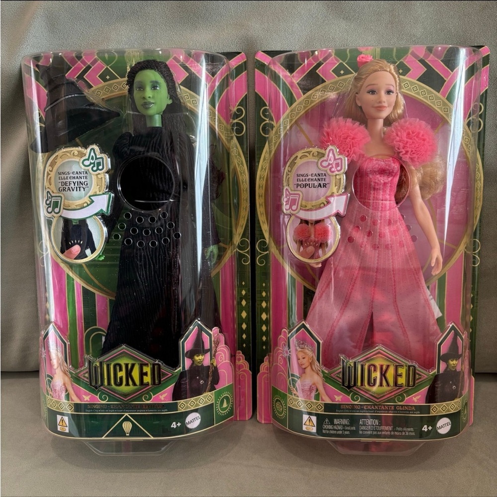 Set of 2 singing Matell Wicked dolls with misprint recall on packaging.